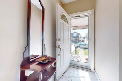 12 Rowntree Ave, Toronto - Weston-Pellam Park image-0-3