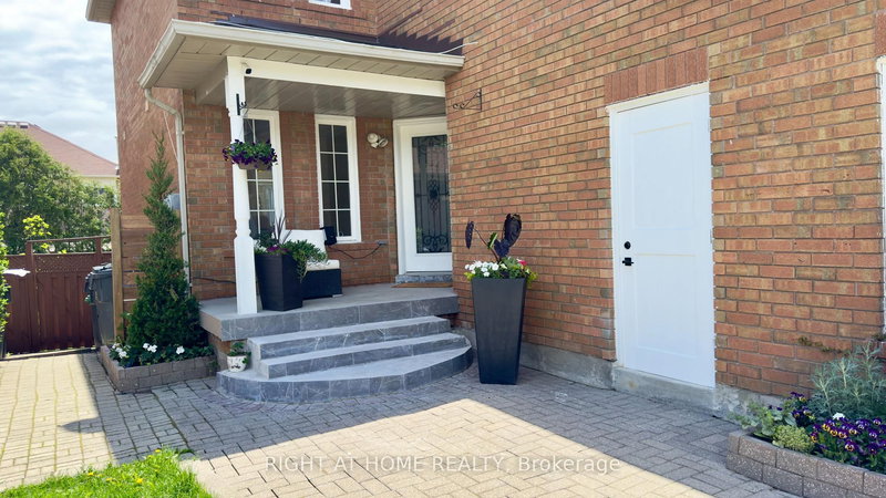 3824 Allcroft Rd, Mississauga, L5N 6V6 | Image 2