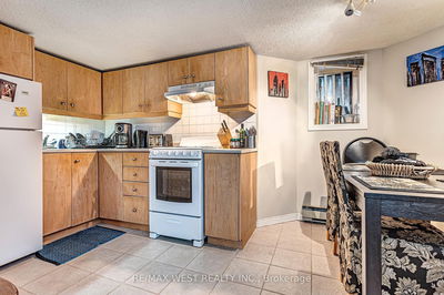 Unit 2 — 187 High Park Ave, Toronto - High Park North image-0-4