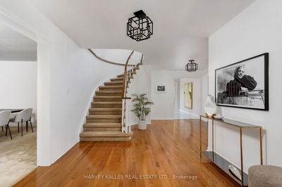 5 Aderno Crt, Toronto - Edenbridge-Humber Valley image-0-4
