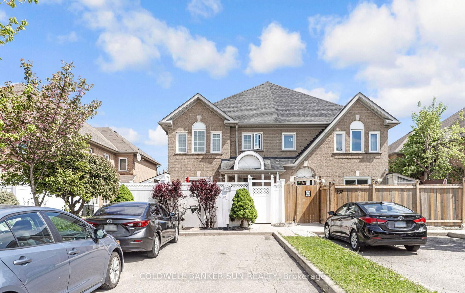 Townhouse for sale at 226 Pressed Brick Drive, Brampton, Brampton North, L6V 4L3 - MLS: W12157810