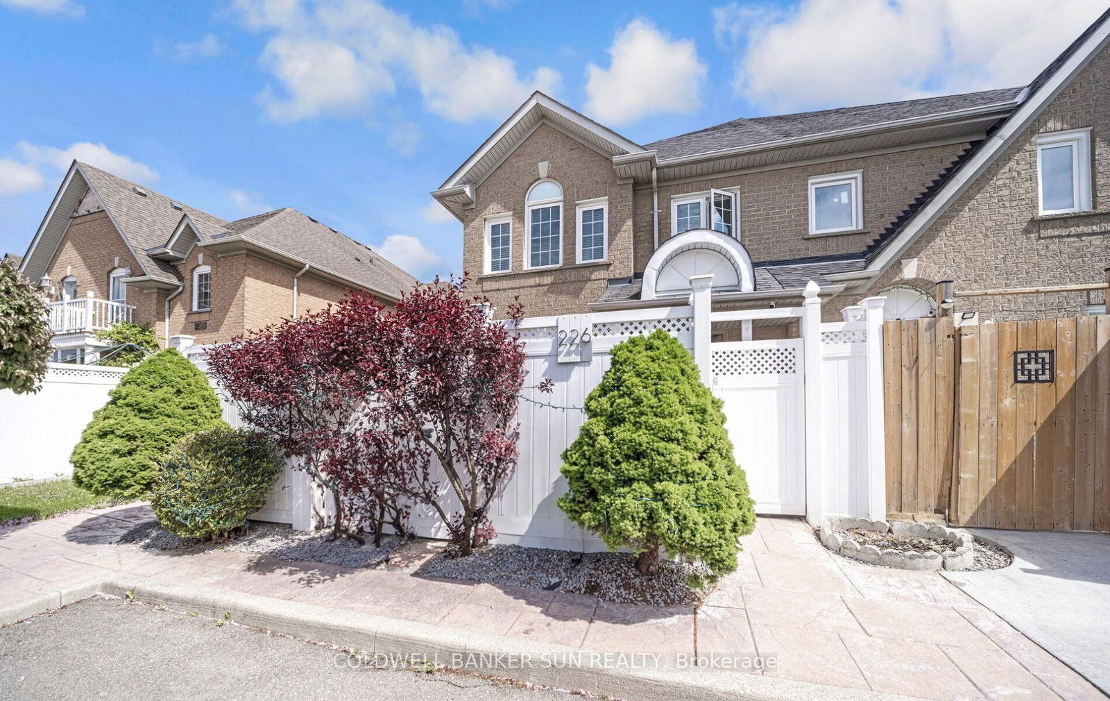 Townhouse for sale at 226 Pressed Brick Drive, Brampton, Brampton North, L6V 4L3 - MLS: W12157810