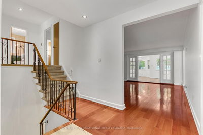 9 Queensborough Cres, Toronto - Willowridge-Martingrove-Richview image-0-3
