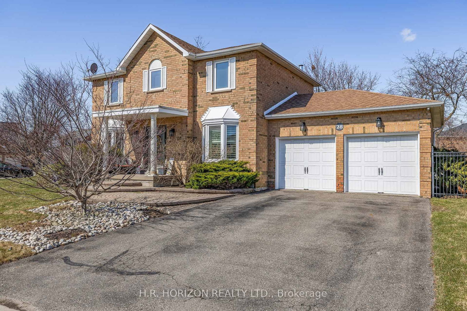 Detached House for sale at 28 Bates Court, Brampton, Northwood Park, L6X 3E8 - MLS: W12158491