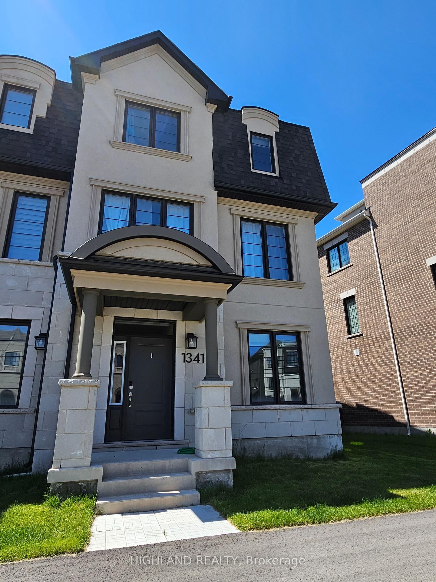 Townhouse for lease at 1341 William Halton Pkwy, Oakville, Northwest, L6M 5P1 - MLS: W12158581