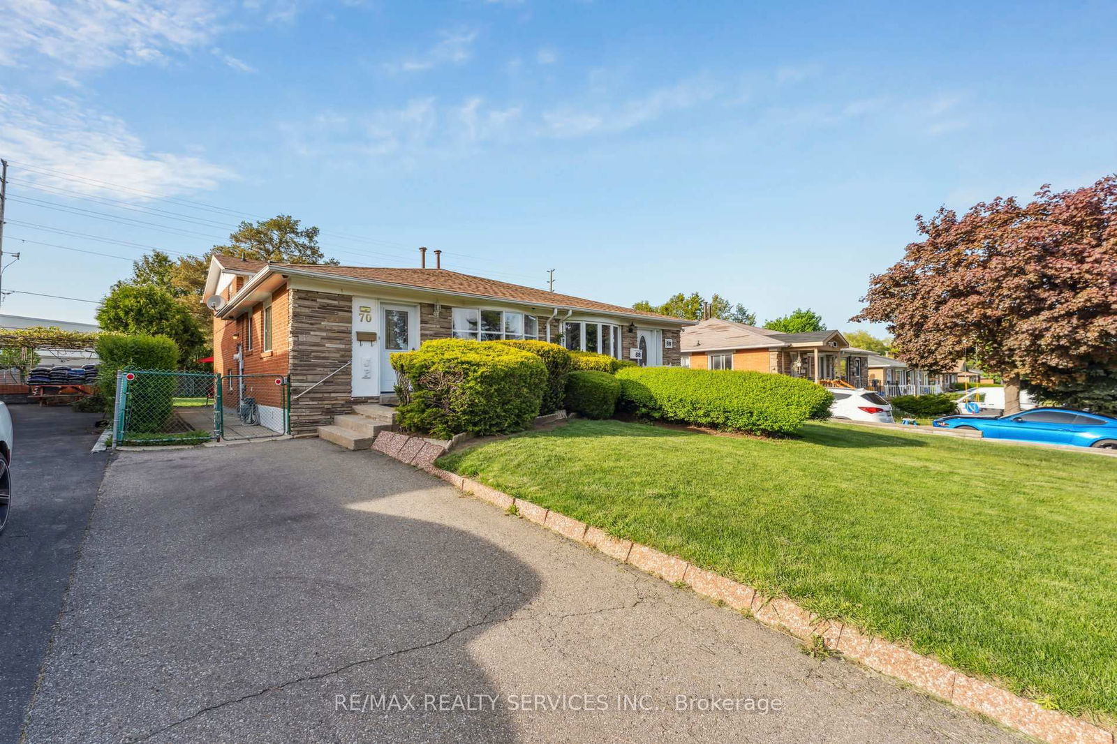 Semi-Detached House for sale at 70 Northwood Drive, Brampton, Northwood Park, L6X 2L2 - MLS: W12158596