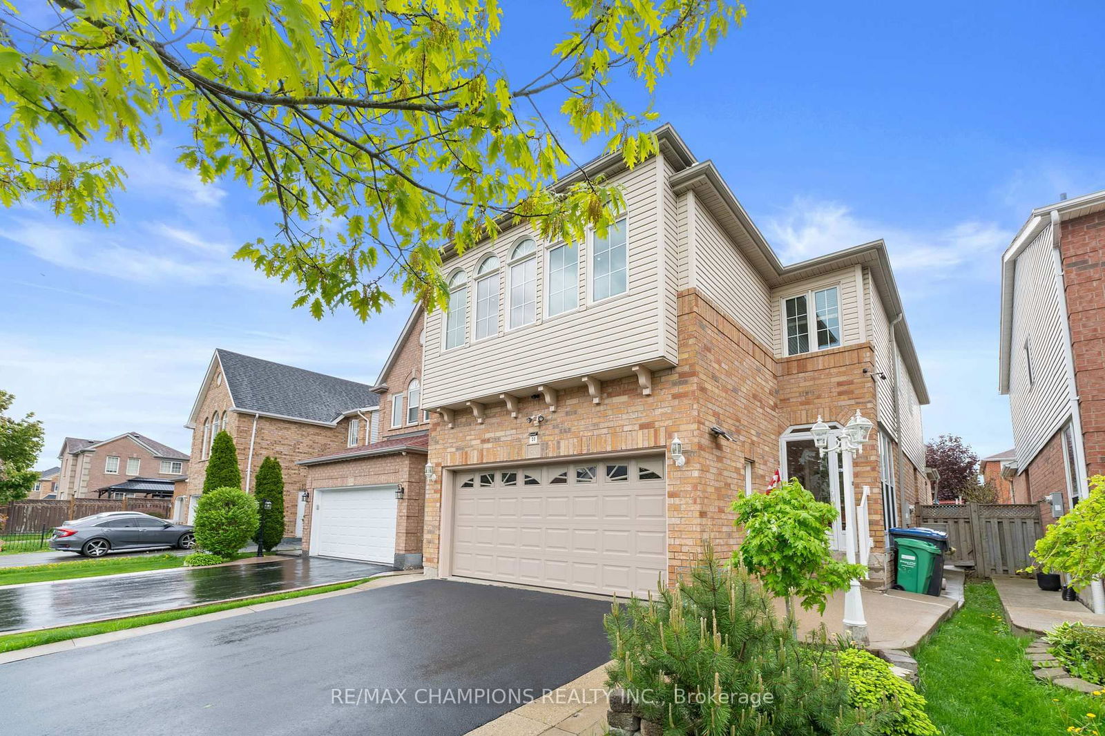 Detached House for sale at 30 Larkspur Road, Brampton, Ontario, L6R 2T6 - Sandringham-Wellington - MLS: W12158599
