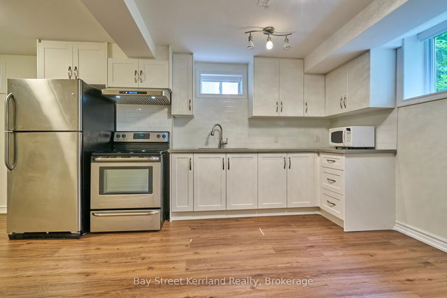 3139 Dover Crescent