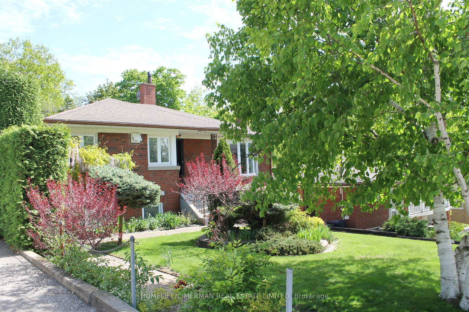 Detached House for sale at 87 Flamborough Drive, Toronto, Brookhaven-Amesbury, M6M 2R8 - MLS: W12159195
