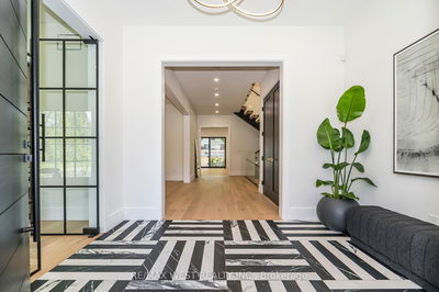 29 Bromley Cres, Toronto - Edenbridge-Humber Valley image-0-2