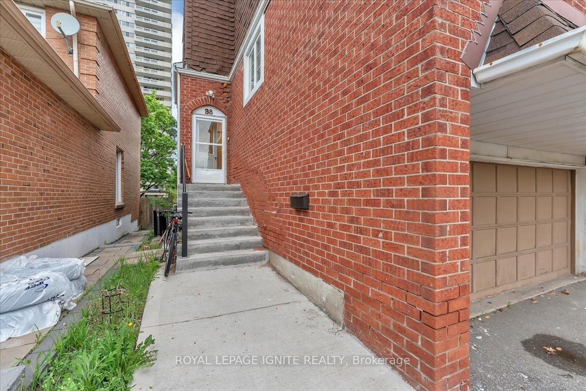 Detached House for sale at 98 Sheldrake Court, Brampton, Brampton South, L6Y 2W9 - MLS: W12159514
