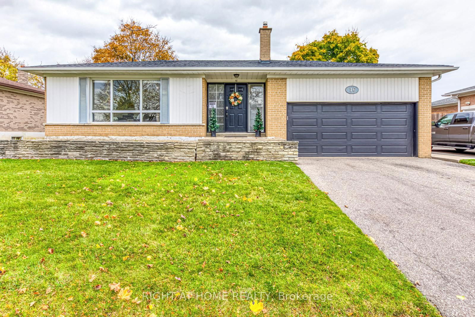 Detached House for sale at 16 Dawson Crescent, Halton Hills, Georgetown, L7G 1H5 - MLS: W12159820