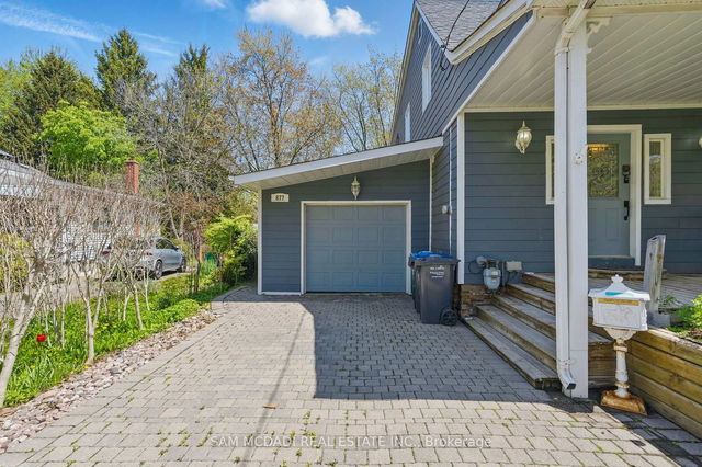 877 Beechwood Avenue