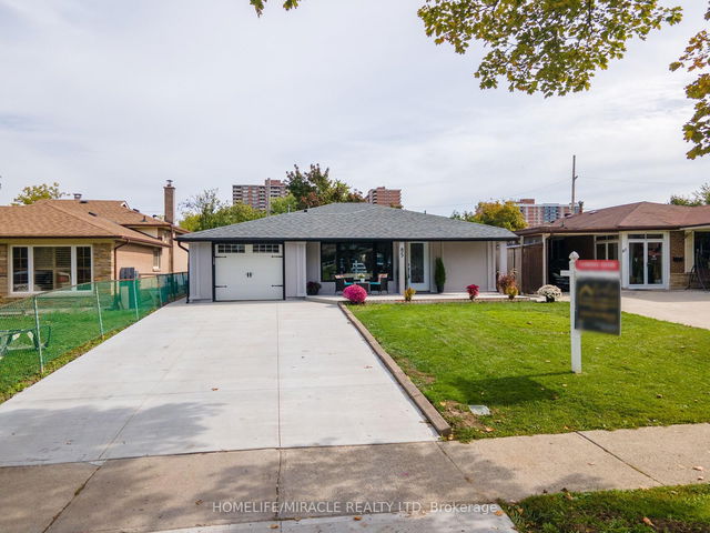 85 Silverstone Drive