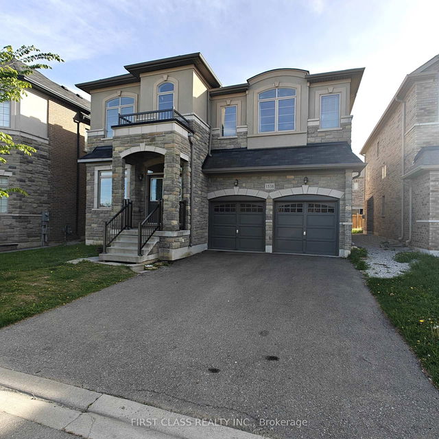 1538 Devine Point