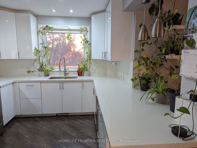 81 - 41 Mississauga Valley Boulevard