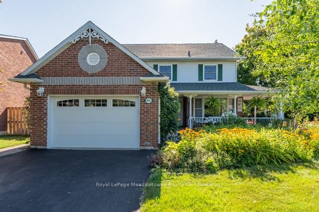 690 Robertson Crescent