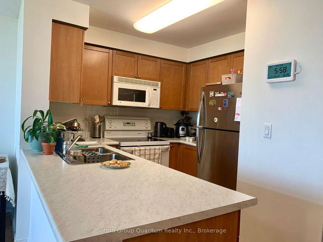 PH7 - 4879 Kimbermount Avenue