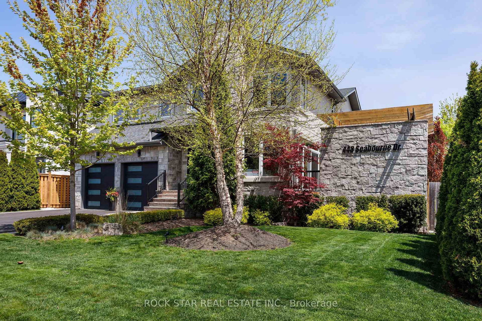 Detached House for sale at 443 Seabourne Drive, Oakville, West, L6L 4E9 - MLS: W12161144