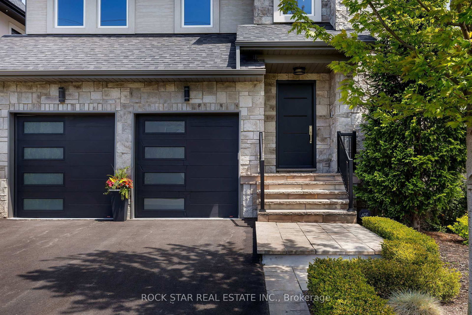 Detached House for sale at 443 Seabourne Drive, Oakville, West, L6L 4E9 - MLS: W12161144