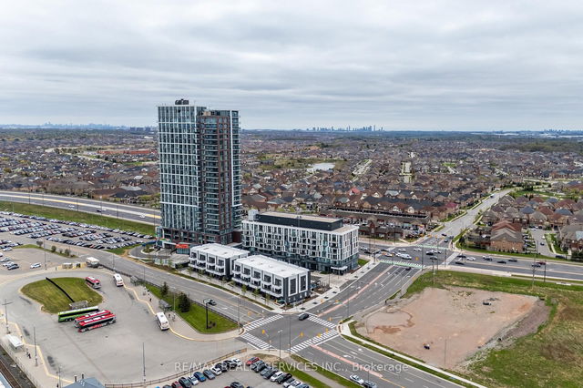 217 - 10 Lagerfeld Drive