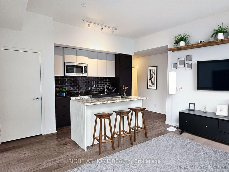 home for lease on 408-285 Dufferin Street W
