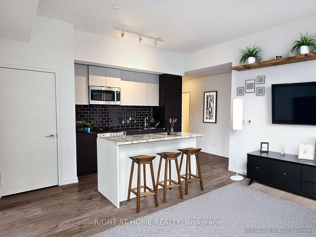 408 - 285 Dufferin Street