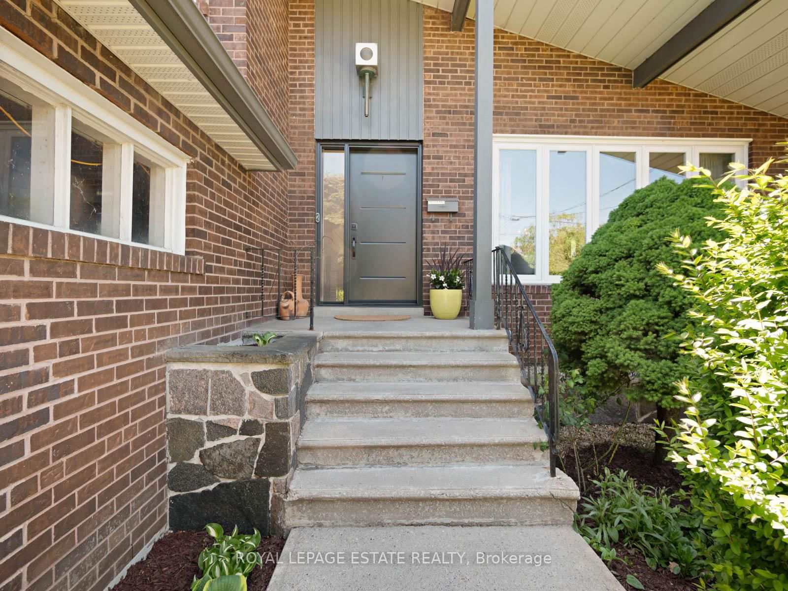 Detached House for sale at 4 Glen Meadow Court, Toronto, Islington-City Centre West, M9B 5B8 - MLS: W12161293