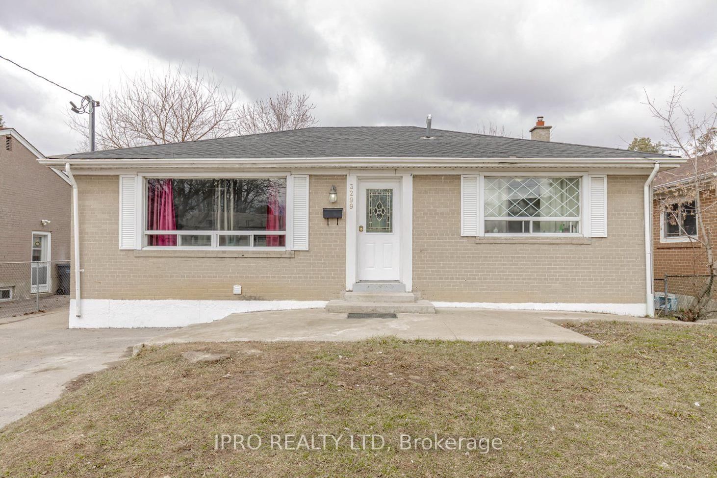 Detached House for sale at 3299 Etude Drive, Mississauga, Malton, L4T 1S9 - MLS: W12161352