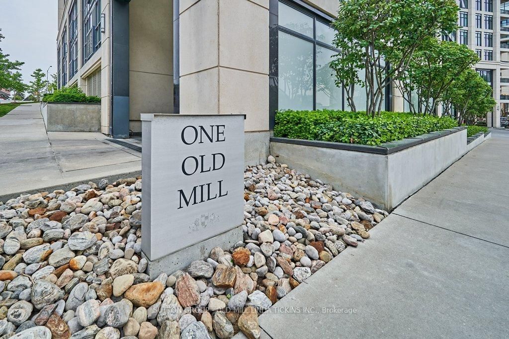 Condo for sale at 927-1 Old Mill Drive, Toronto, High Park-Swansea, M6S 0A1 - MLS: W12161360