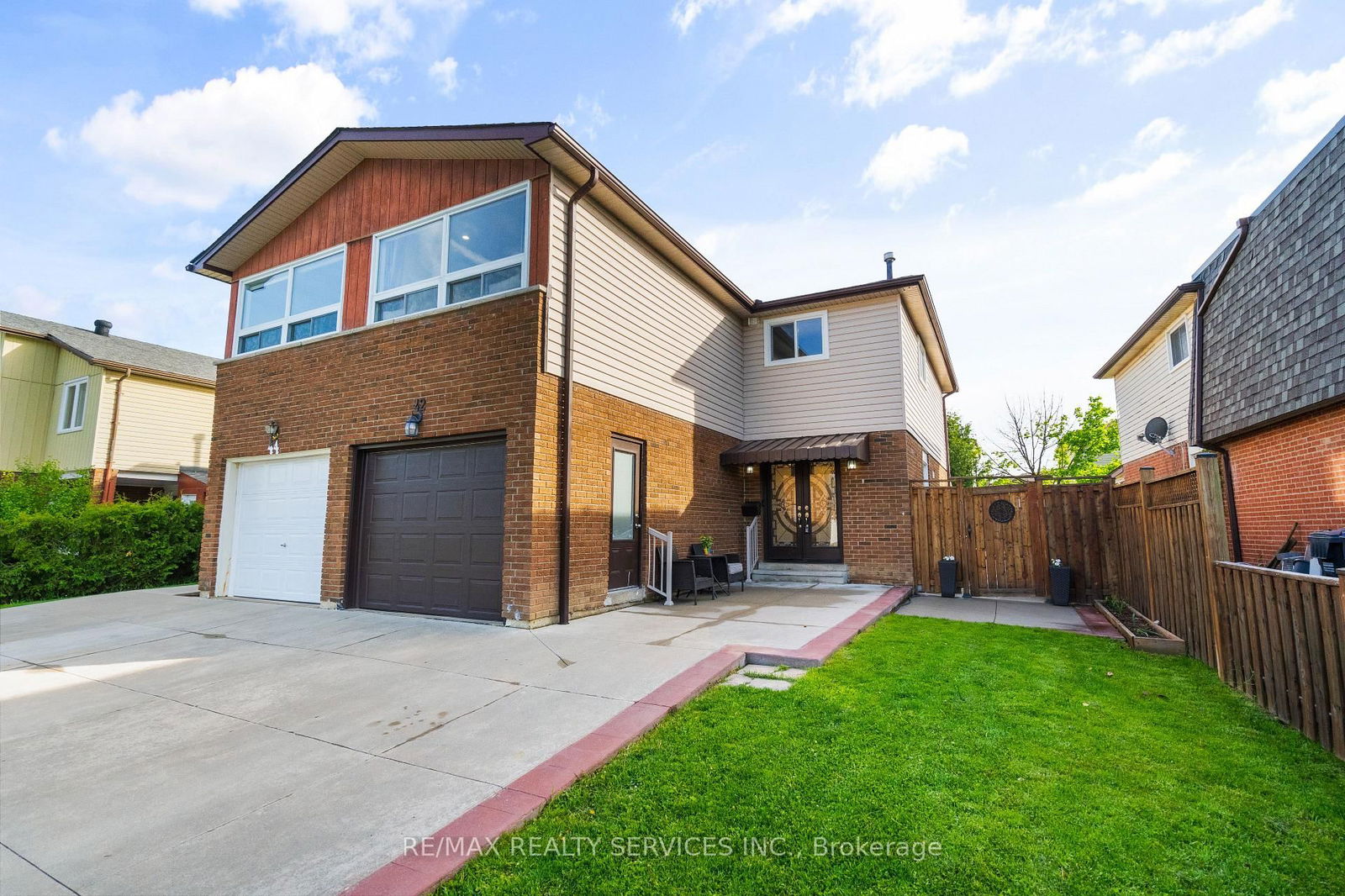 Semi-Detached House for sale at 42 Horne Drive, Brampton, Brampton North, L6V 2V3 - MLS: W12161690