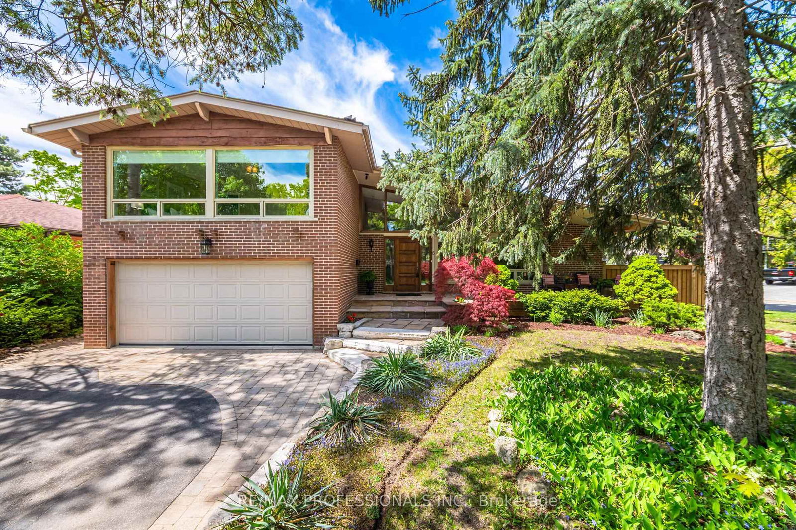 Property at 8 Silverthorne Bush