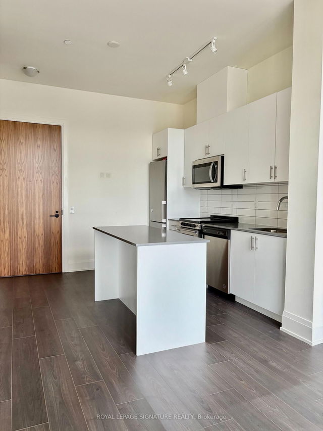 808 - 509 Dundas Street