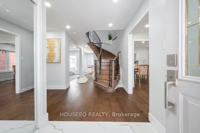 23 Fenflower Crt, Brampton, L7A 1H3 | Image 3