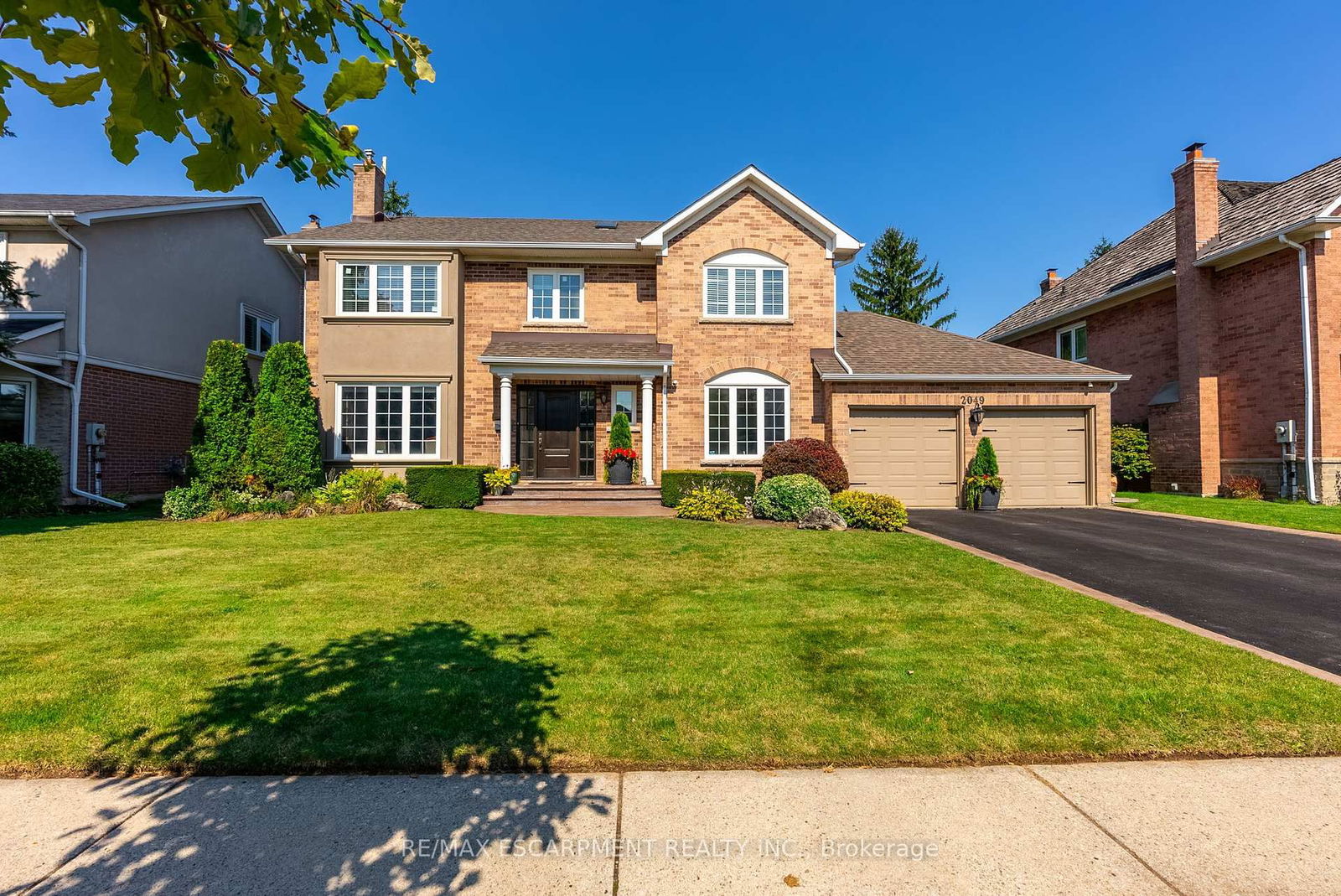 Detached House for sale at 2049 Country Club Drive, Burlington, Rose, L7M 3Z2 - MLS: W12162542