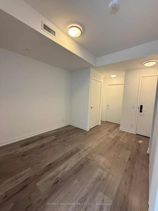 605 - 285 Dufferin Street