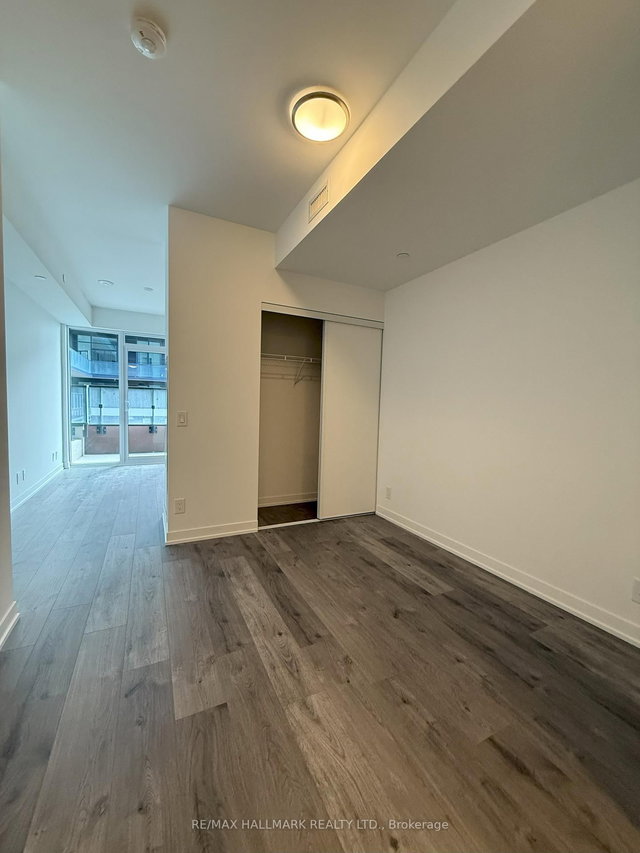 605 - 285 Dufferin Street