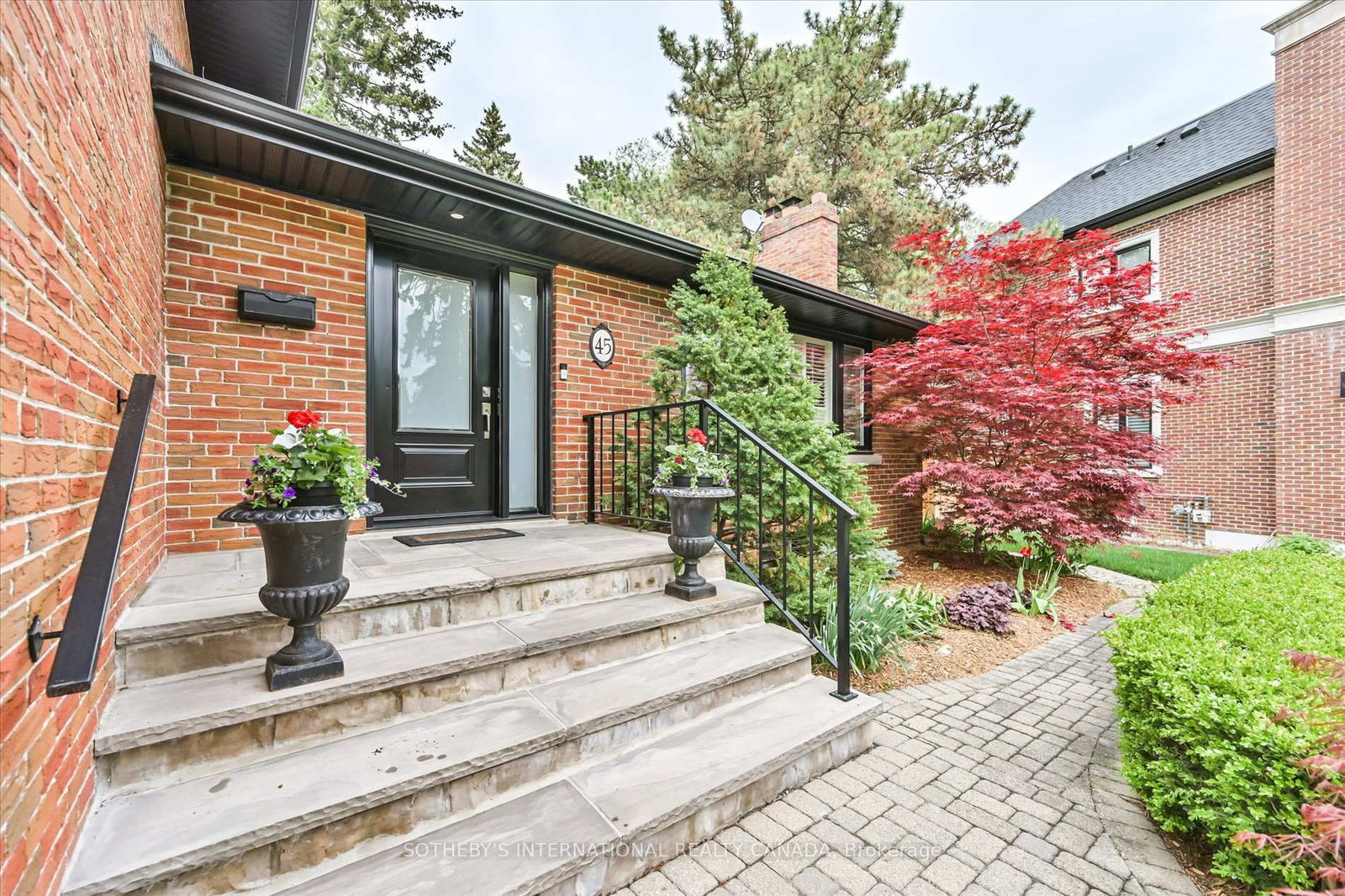 Detached House for sale at 45 Bromley Crescent, Toronto, Edenbridge-Humber Valley, M9A 3X1 - MLS: W12162564