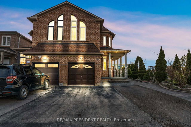 994 Ledbury Crescent