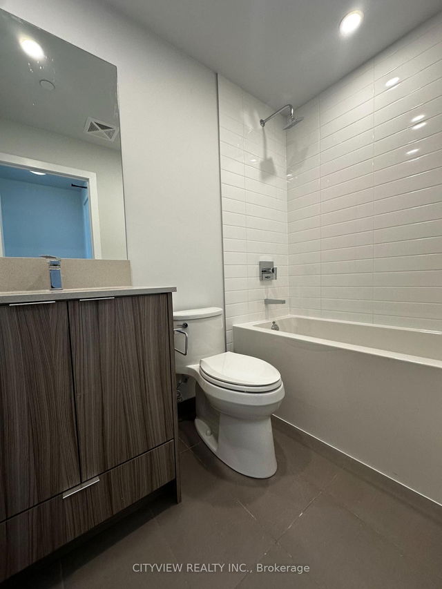 4003 - 430 Square One Drive