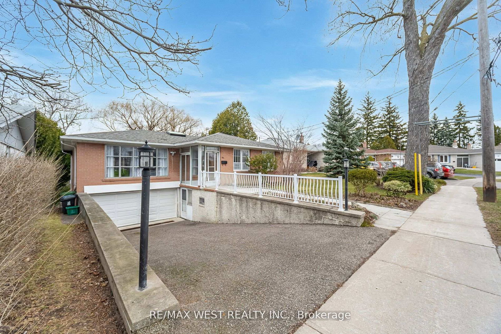 Detached House for sale at 94 Windhill Crescent, Toronto, Humbermede, M9M 1Y4 - MLS: W12162938