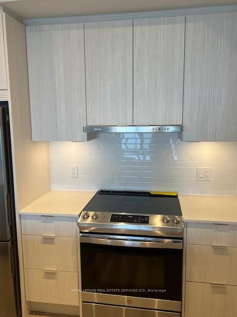 4710 - 430 Square One Drive