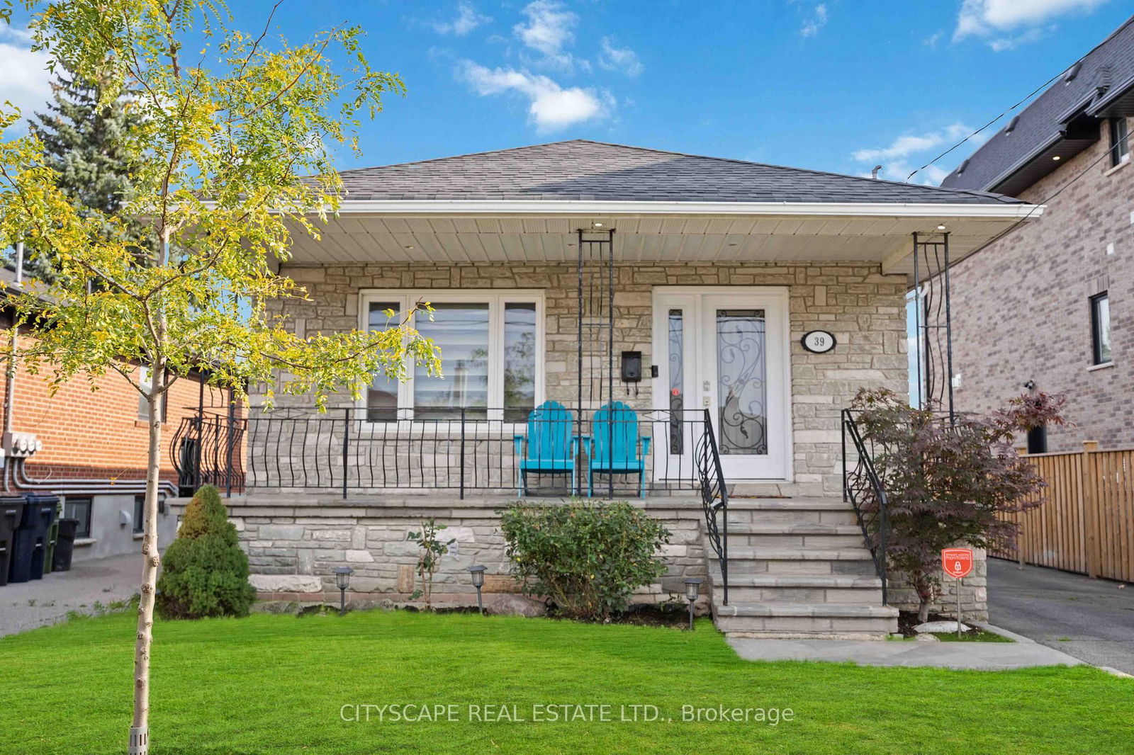Detached House for sale at 39 Bentworth Avenue, Toronto, Yorkdale-Glen Park, M6A 1P1 - MLS: W12163284