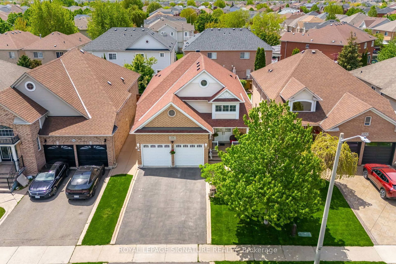 Detached House for sale at 206 Van Scott Drive, Brampton, Northwest Sandalwood Parkway, L7A 1V9 - MLS: W12163401