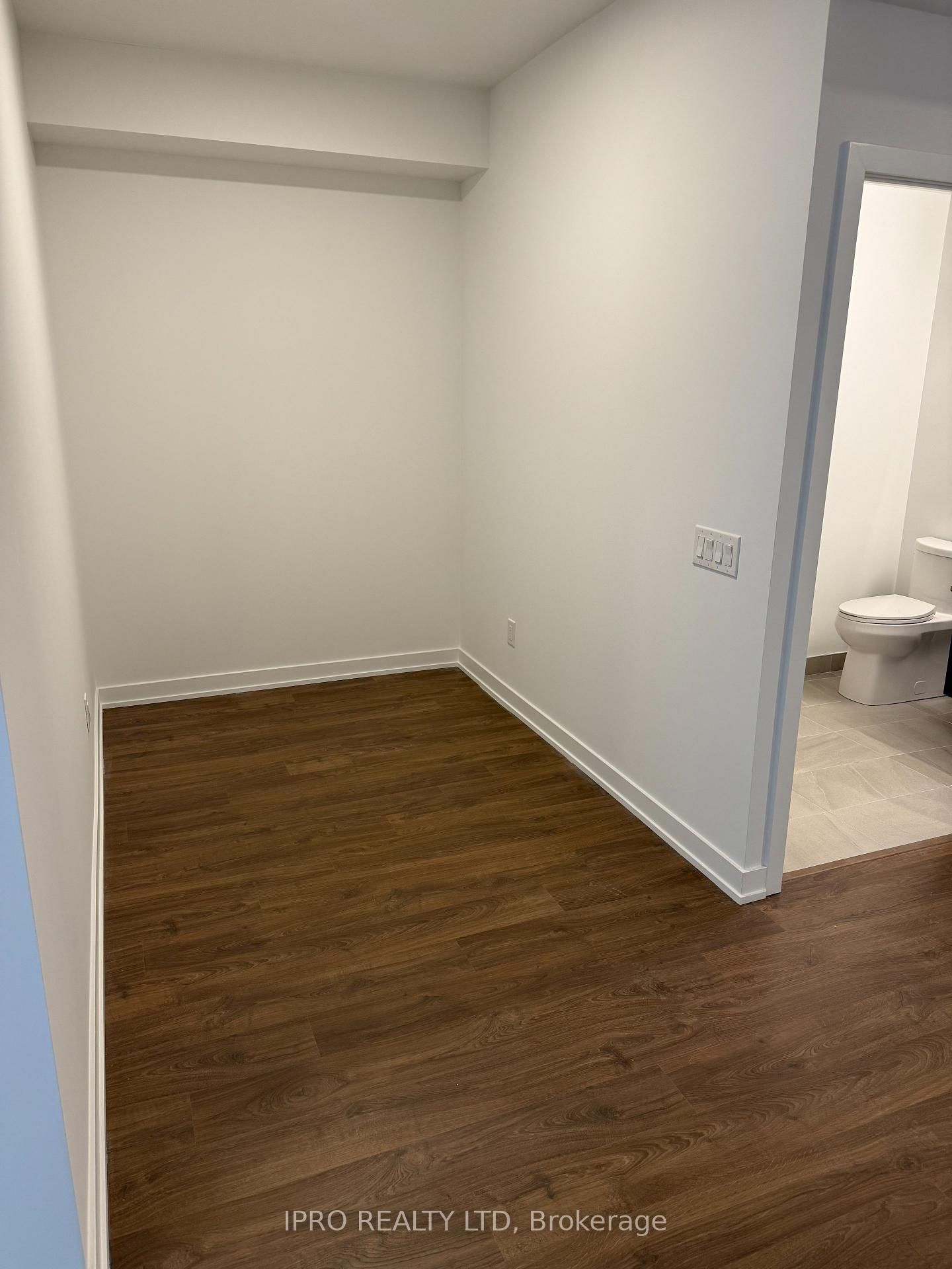 5105 Hurontario Street N, Unit 322 - Photo 4