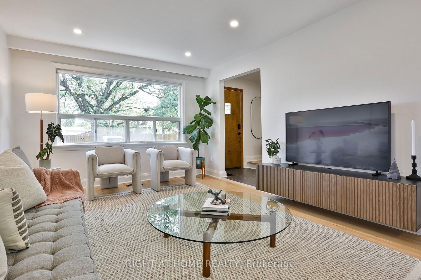 Detached House for sale at 20 Amesbury Drive, Toronto, Brookhaven-Amesbury, M6M 4H4 - MLS: W12163687