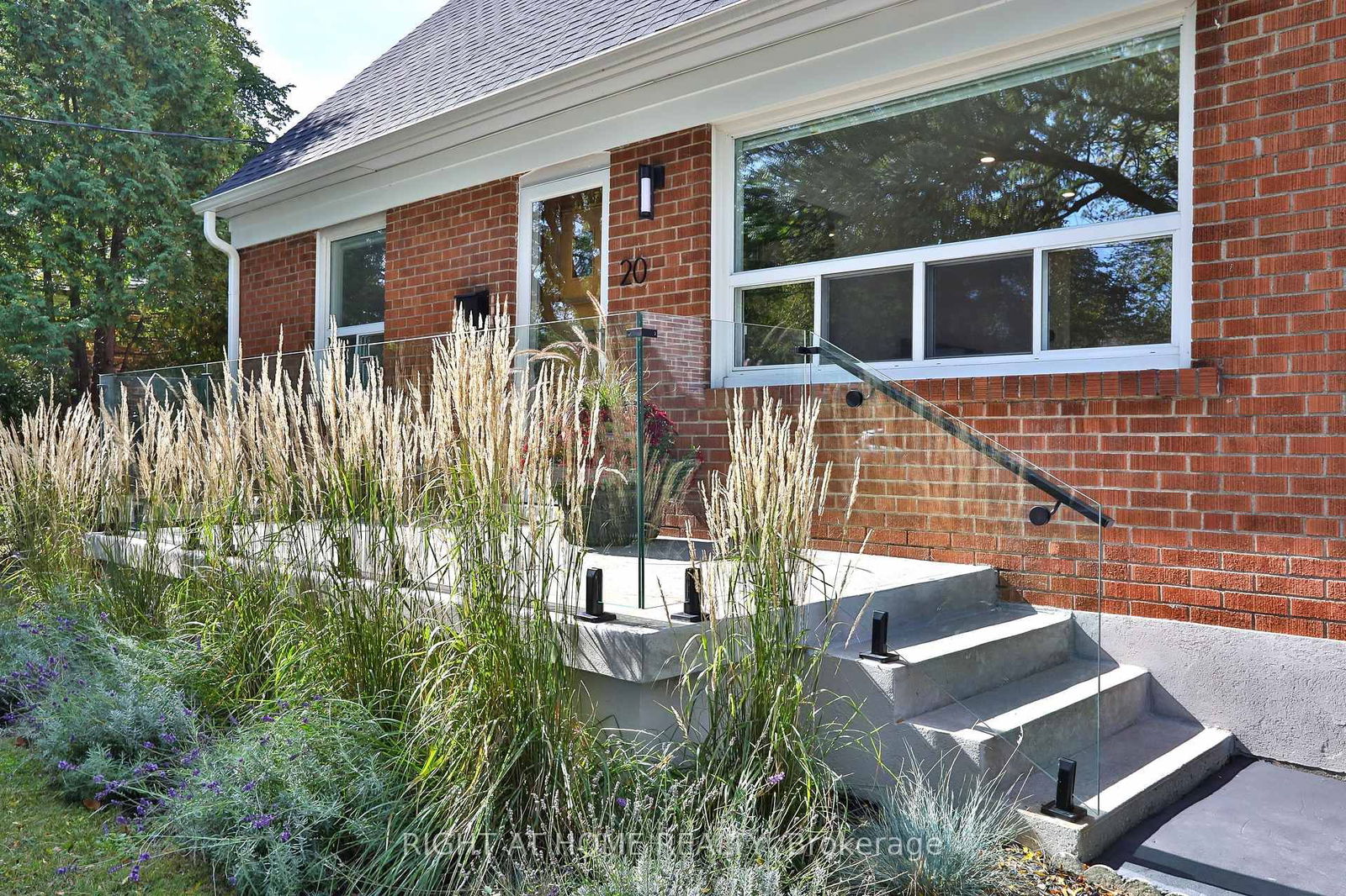 Detached House for sale at 20 Amesbury Drive, Toronto, Brookhaven-Amesbury, M6M 4H4 - MLS: W12163687