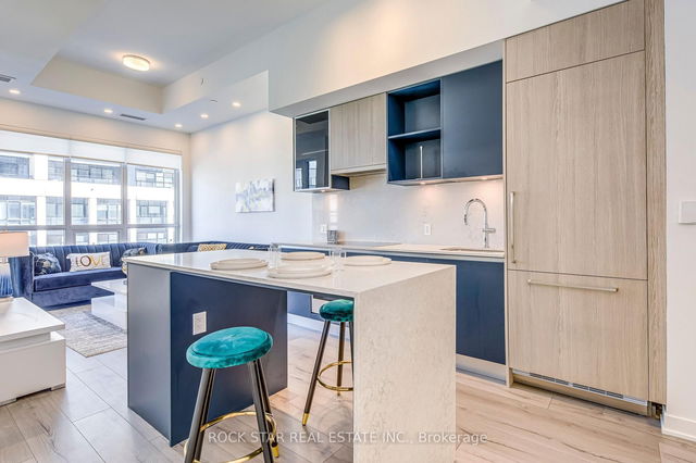 216 - 405 Dundas Street