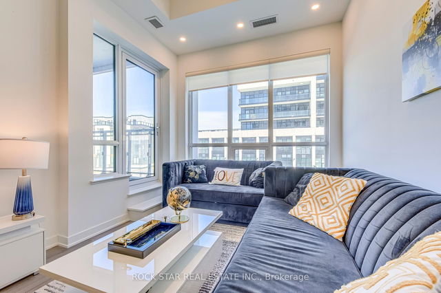 216 - 405 Dundas Street