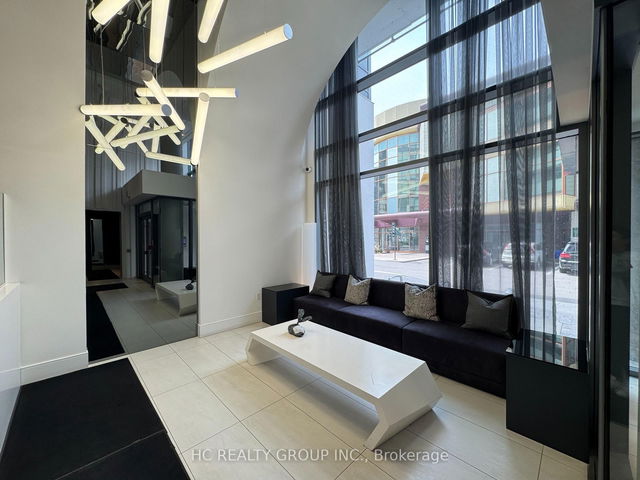 1306 - 10 de boers Drive
